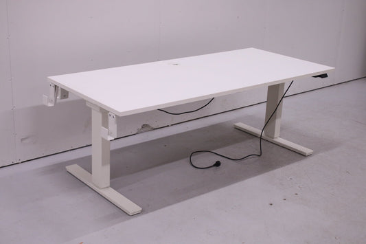 Martela Pinta EQ - sähköpöytä 180x80, valkoinen - Suomen Kalustekeskus