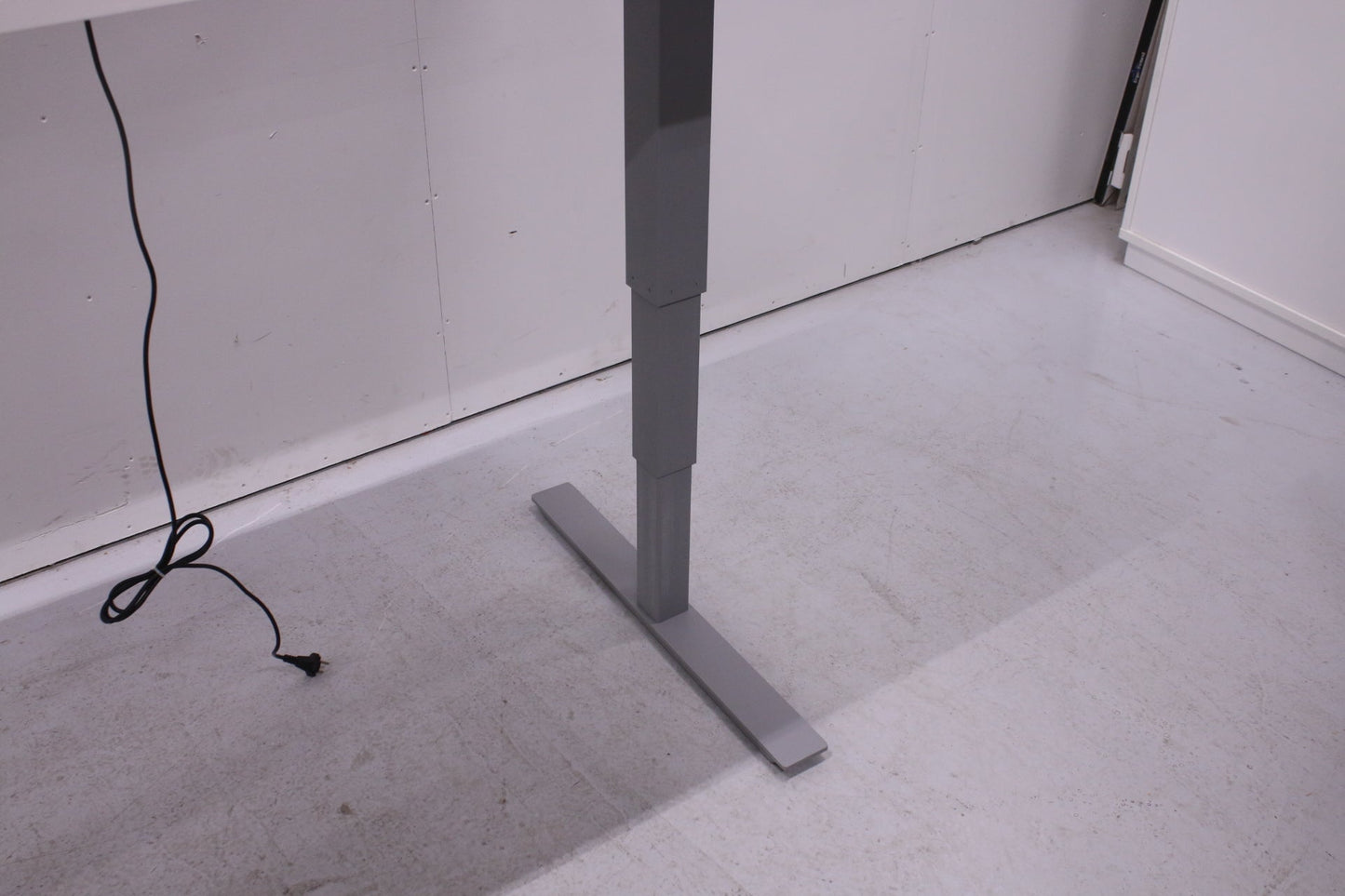 Martela Pinta EQ - sähköpöytä, valkoinen/harmaa 160x80 - Suomen Kalustekeskus