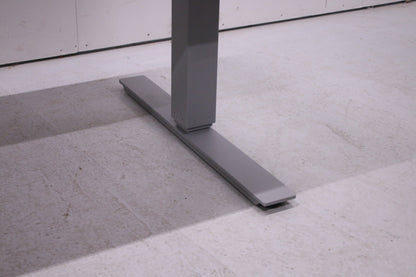 Martela Pinta EQ - sähköpöytä, valkoinen/harmaa 160x80 - Suomen Kalustekeskus