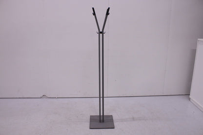 Martela pystynaulakko, vaaleanharmaa - Suomen Kalustekeskus