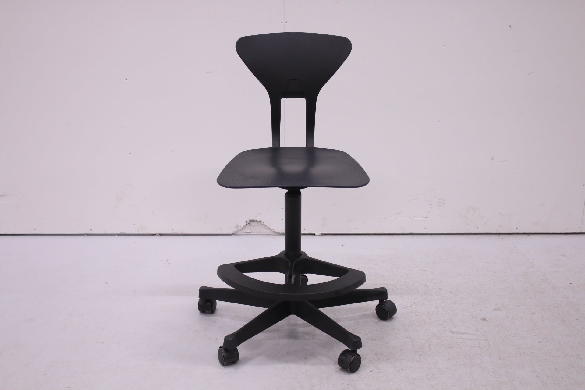 Martela Ray - tuoli korkealla kaasujousella - Suomen Kalustekeskus