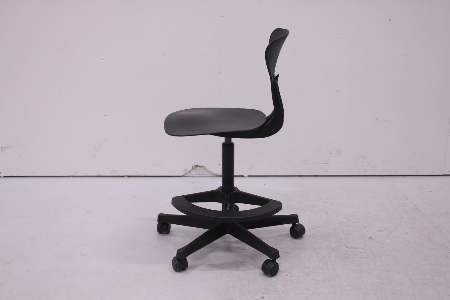 Martela Ray - tuoli korkealla kaasujousella - Suomen Kalustekeskus