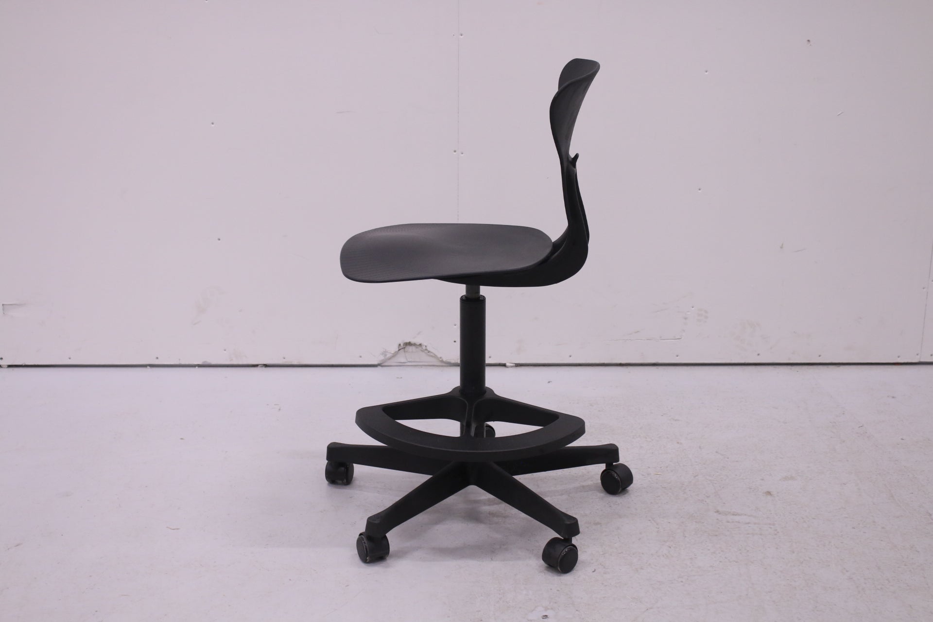 Martela Ray - tuoli korkealla kaasujousella - Suomen Kalustekeskus