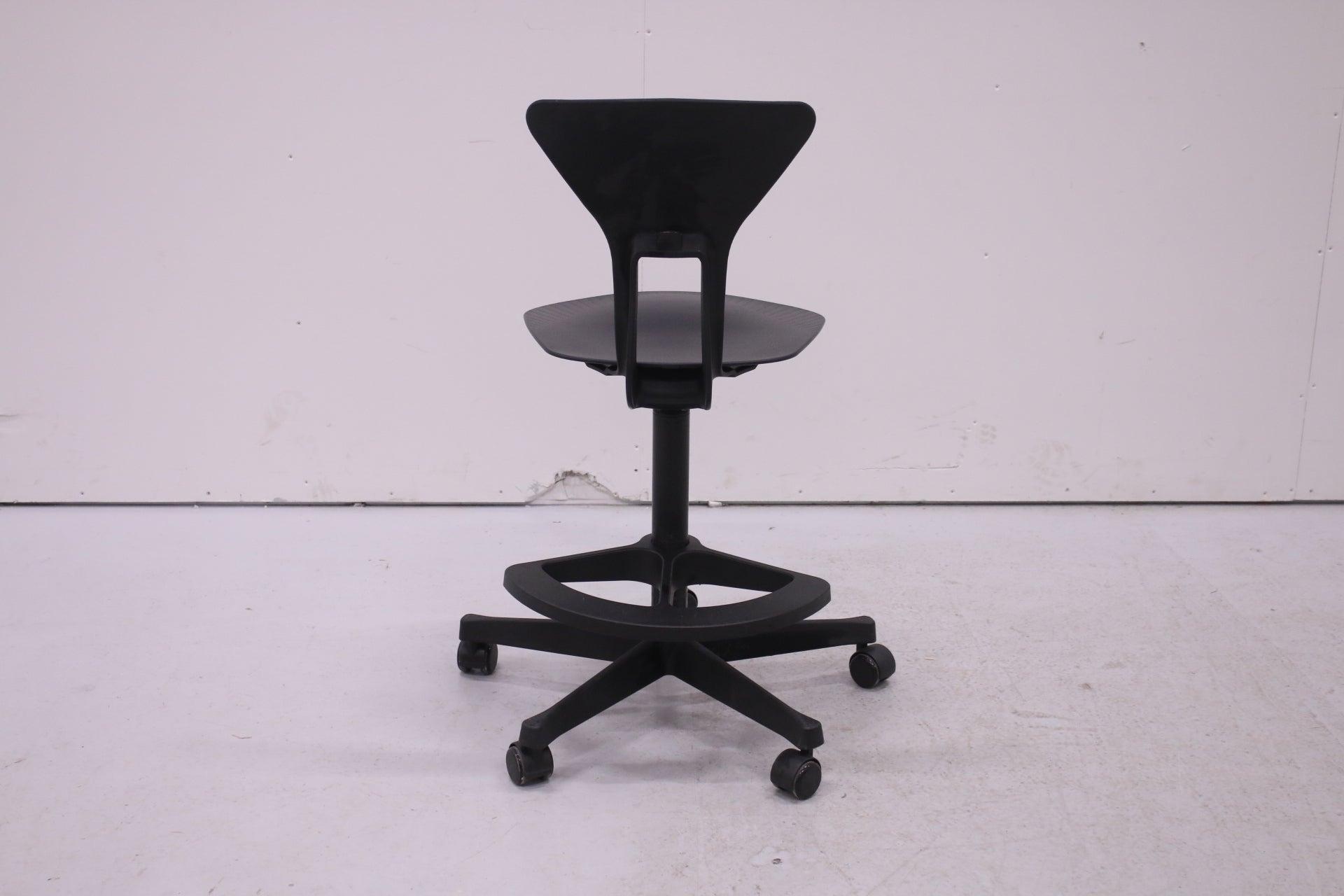 Martela Ray - tuoli korkealla kaasujousella - Suomen Kalustekeskus