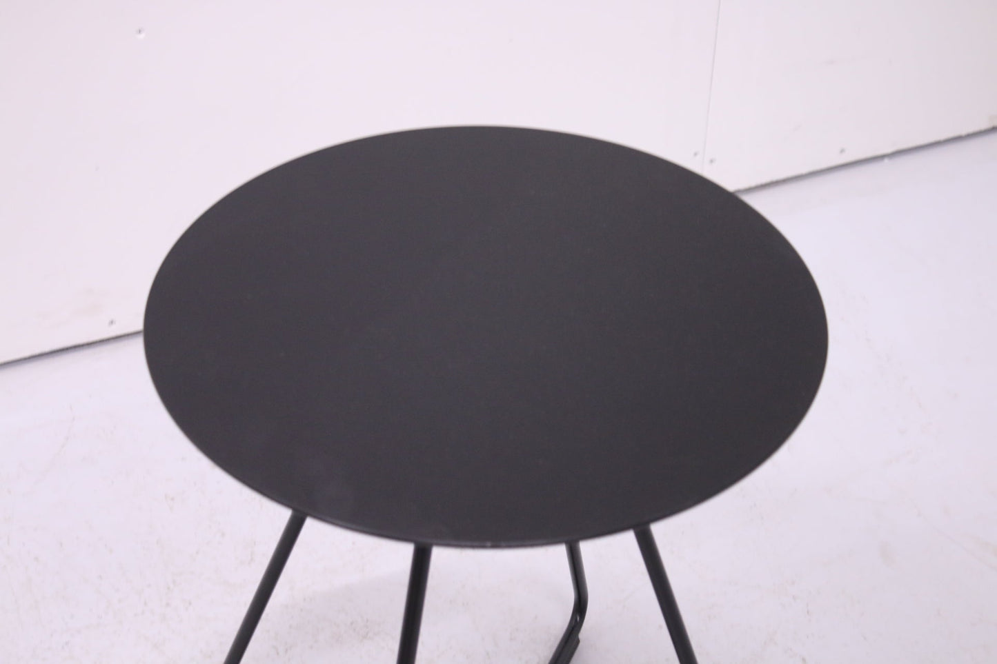 Martela Scoop - sohvapöytä, musta Ø 42 - Suomen Kalustekeskus
