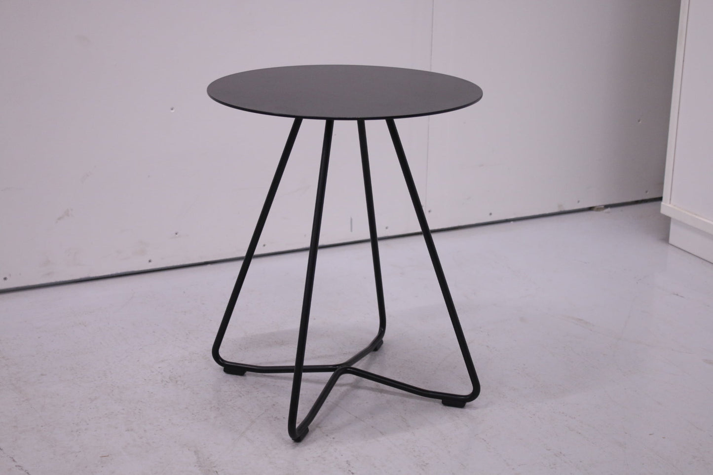 Martela Scoop - sohvapöytä, musta Ø 42 - Suomen Kalustekeskus