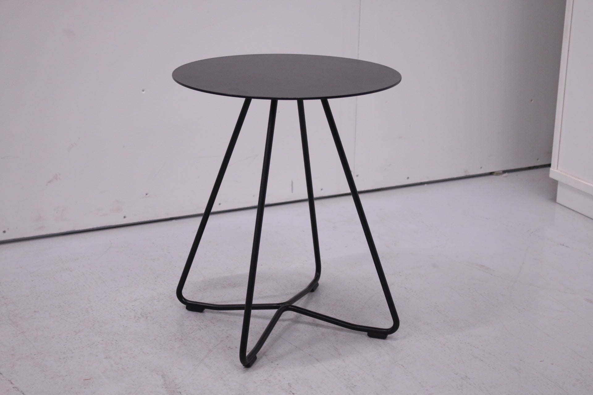 Martela Scoop - sohvapöytä, musta Ø 42 - Suomen Kalustekeskus