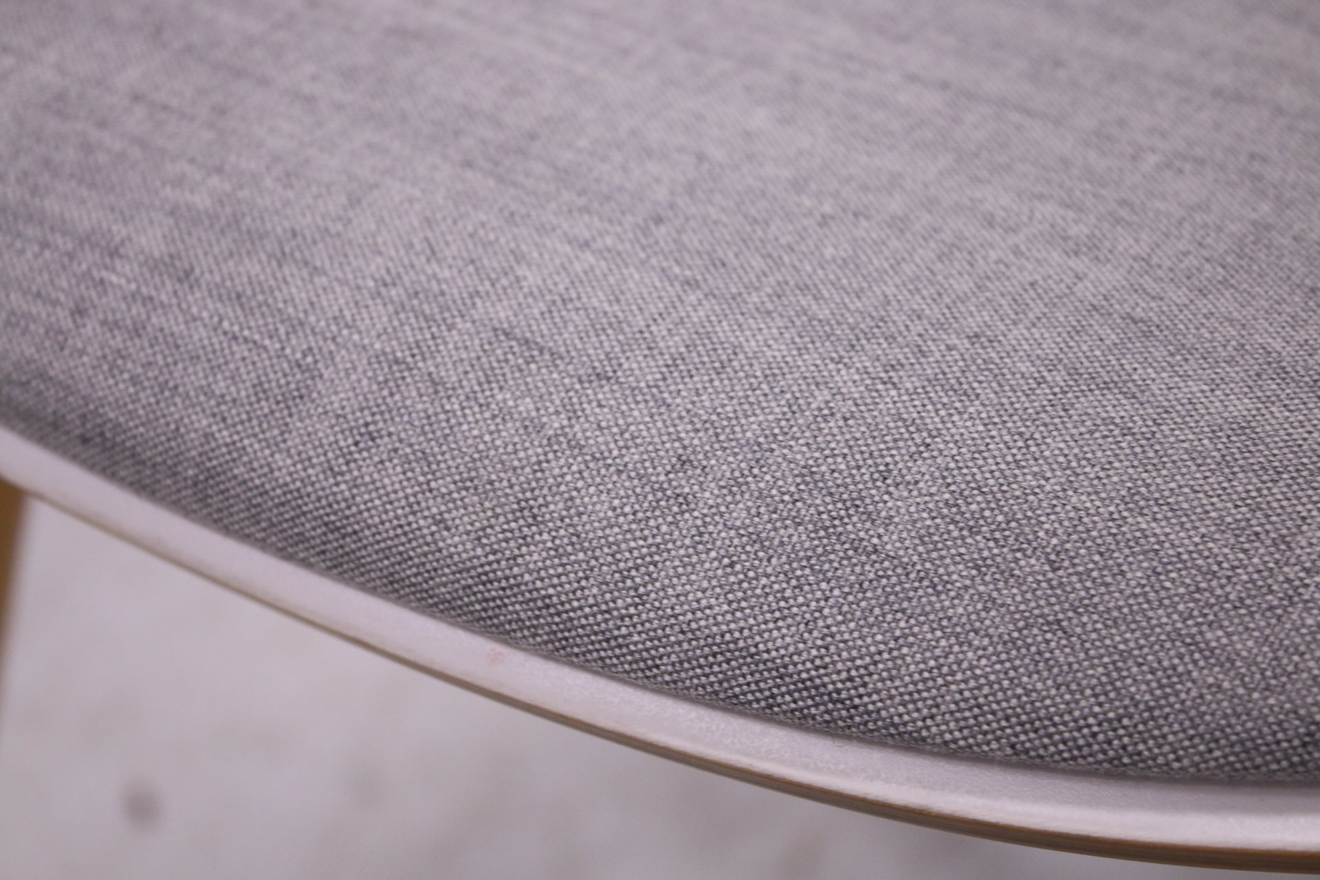 Martela Sola - tuoli harmaalla istuinpehmusteella - Suomen Kalustekeskus