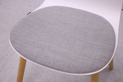 Martela Sola - tuoli harmaalla istuinpehmusteella - Suomen Kalustekeskus