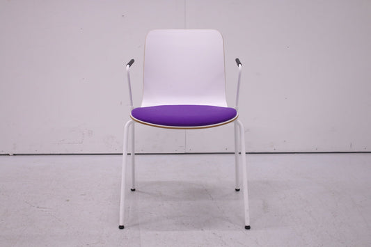 Martela Sola - tuoli käsnojilla, valkoinen / violetti - Suomen Kalustekeskus