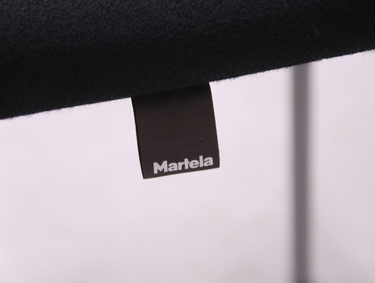 Martela Versa - asiakastuoli käsinojilla, musta - Suomen Kalustekeskus