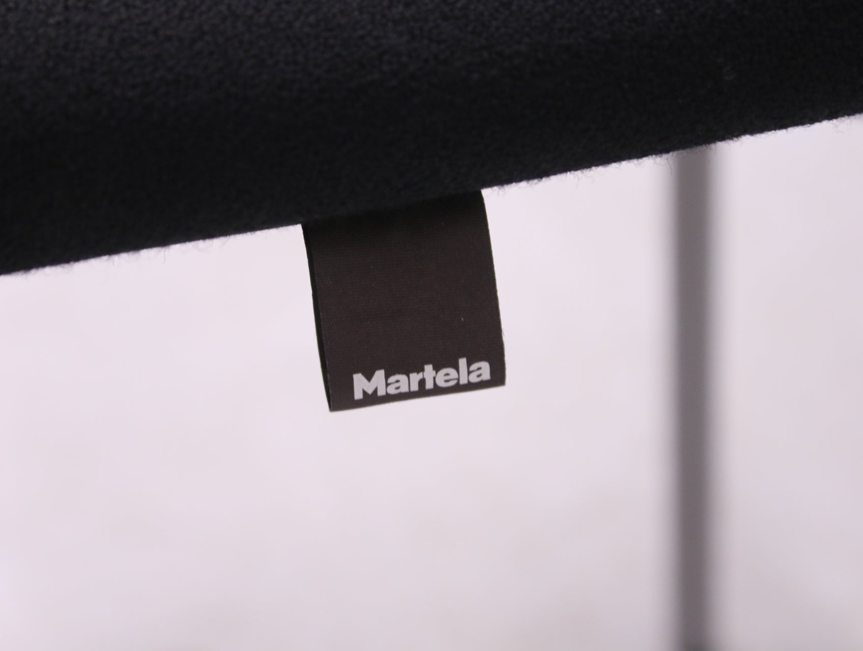 Martela Versa - asiakastuoli käsinojilla, musta - Suomen Kalustekeskus