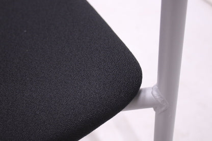 Martela Versa - asiakastuoli käsinojilla, musta - Suomen Kalustekeskus