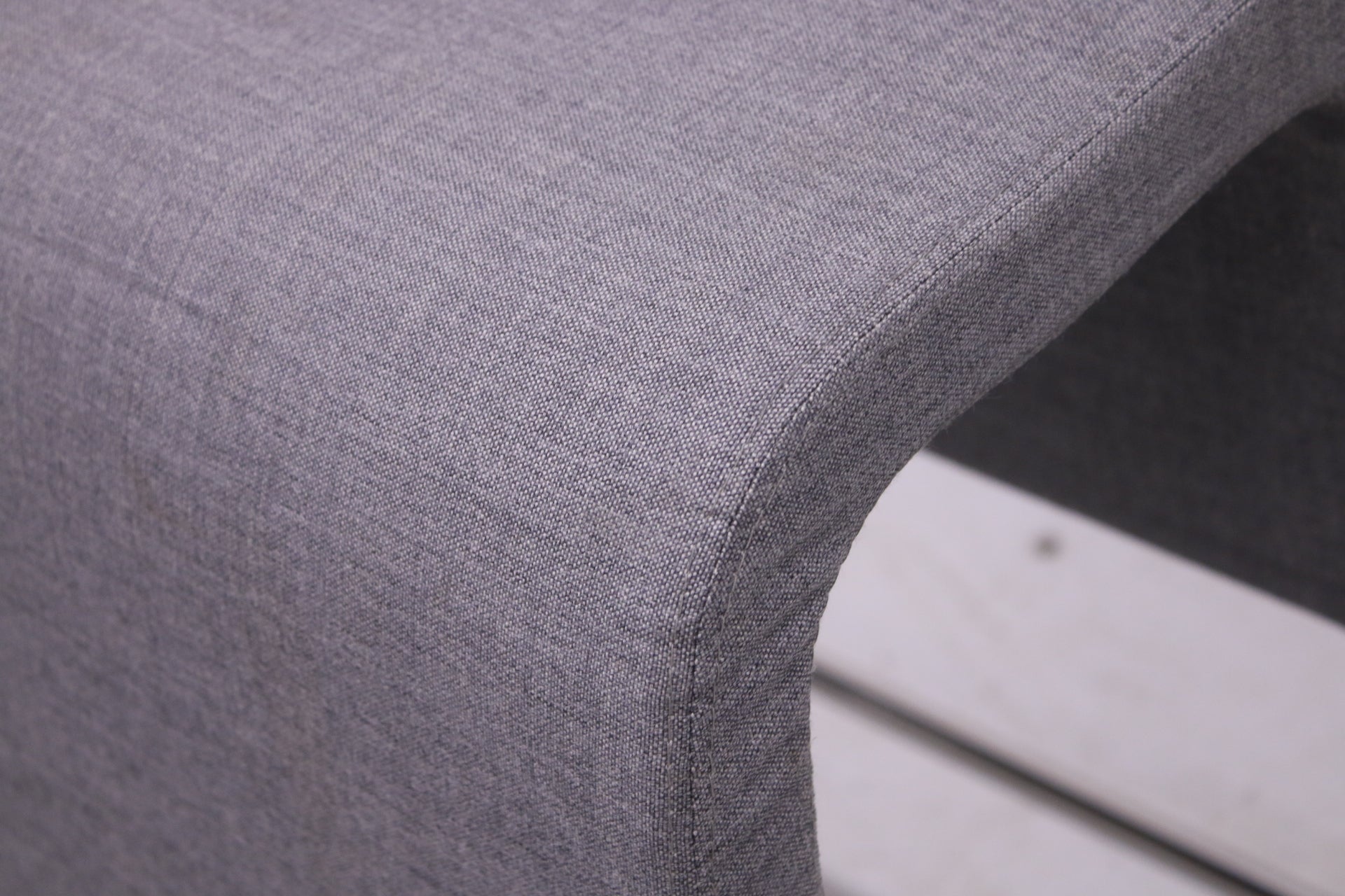 Materia Plint - jakkara, harmaa - Suomen Kalustekeskus