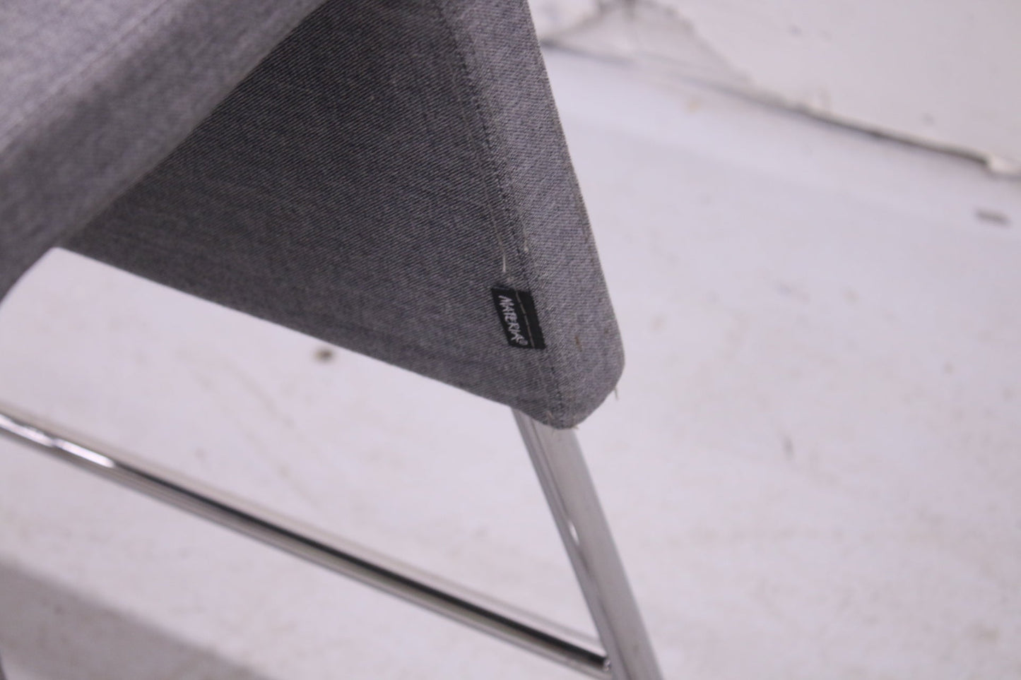 Materia Plint - jakkara, harmaa - Suomen Kalustekeskus