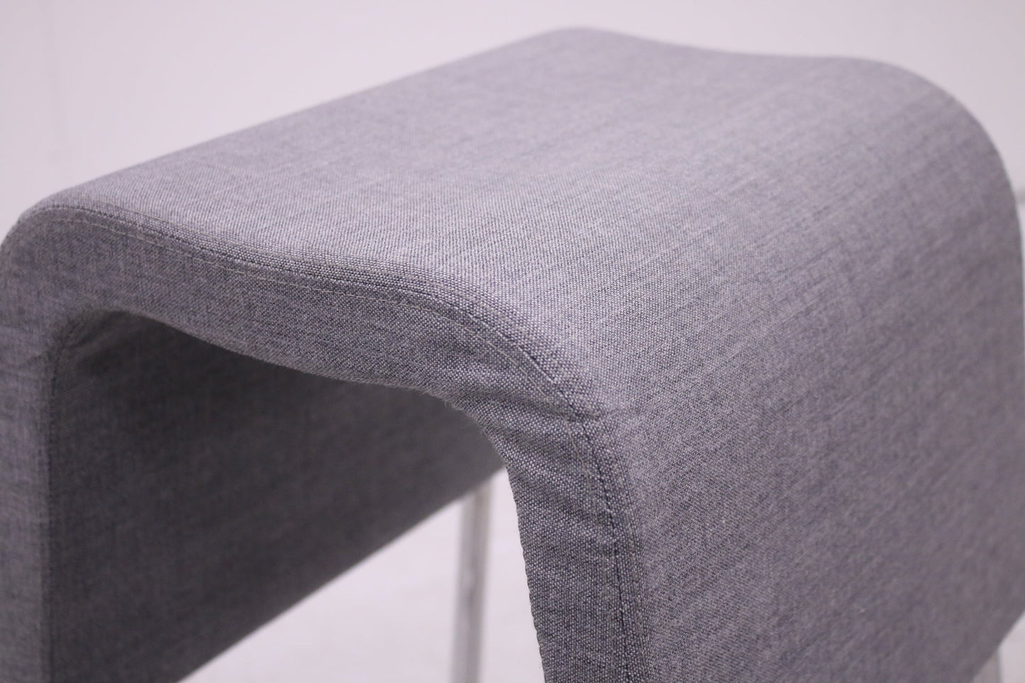 Materia Plint - jakkara, harmaa - Suomen Kalustekeskus