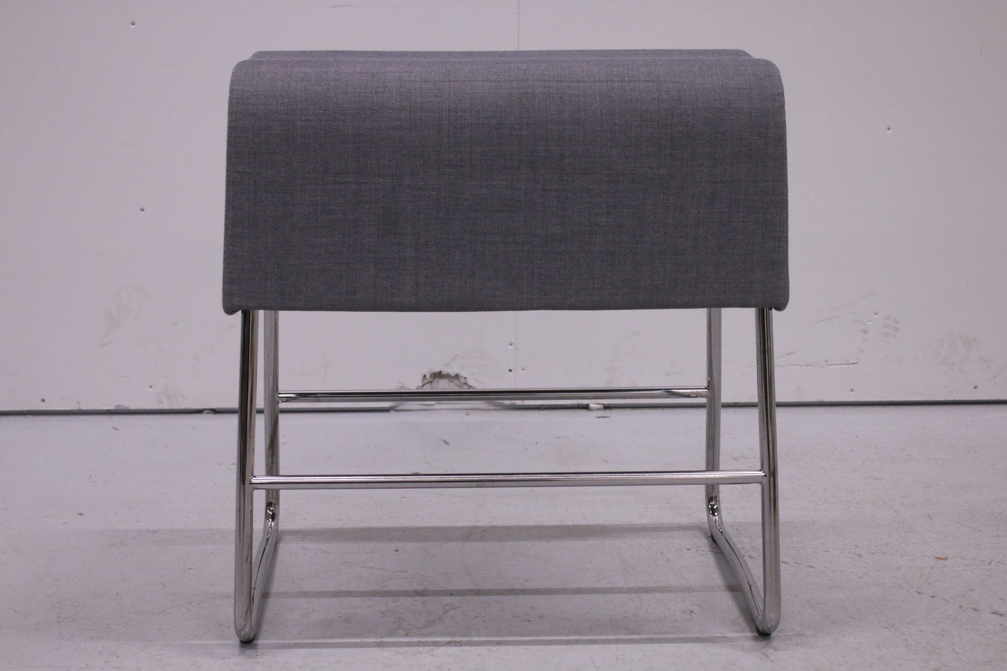 Materia Plint - jakkara, harmaa - Suomen Kalustekeskus