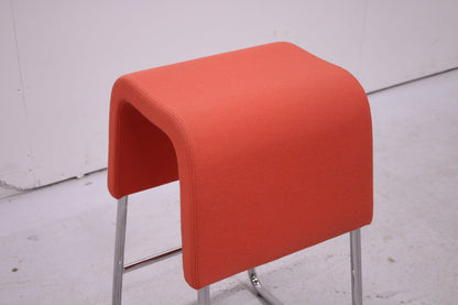 Materia Plint - jakkara, punainen - Suomen Kalustekeskus