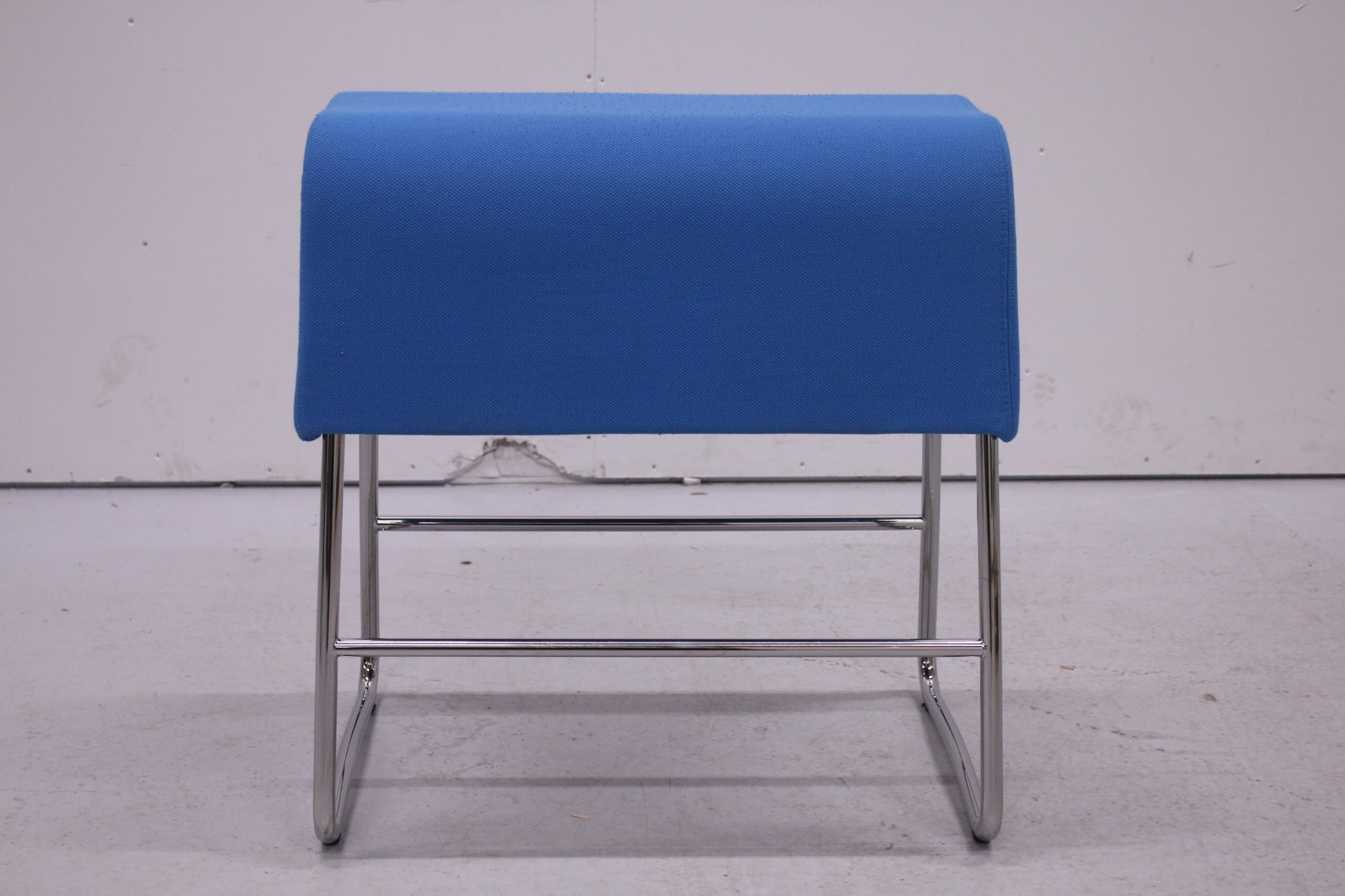 Materia Plint - jakkara, sininen - Suomen Kalustekeskus