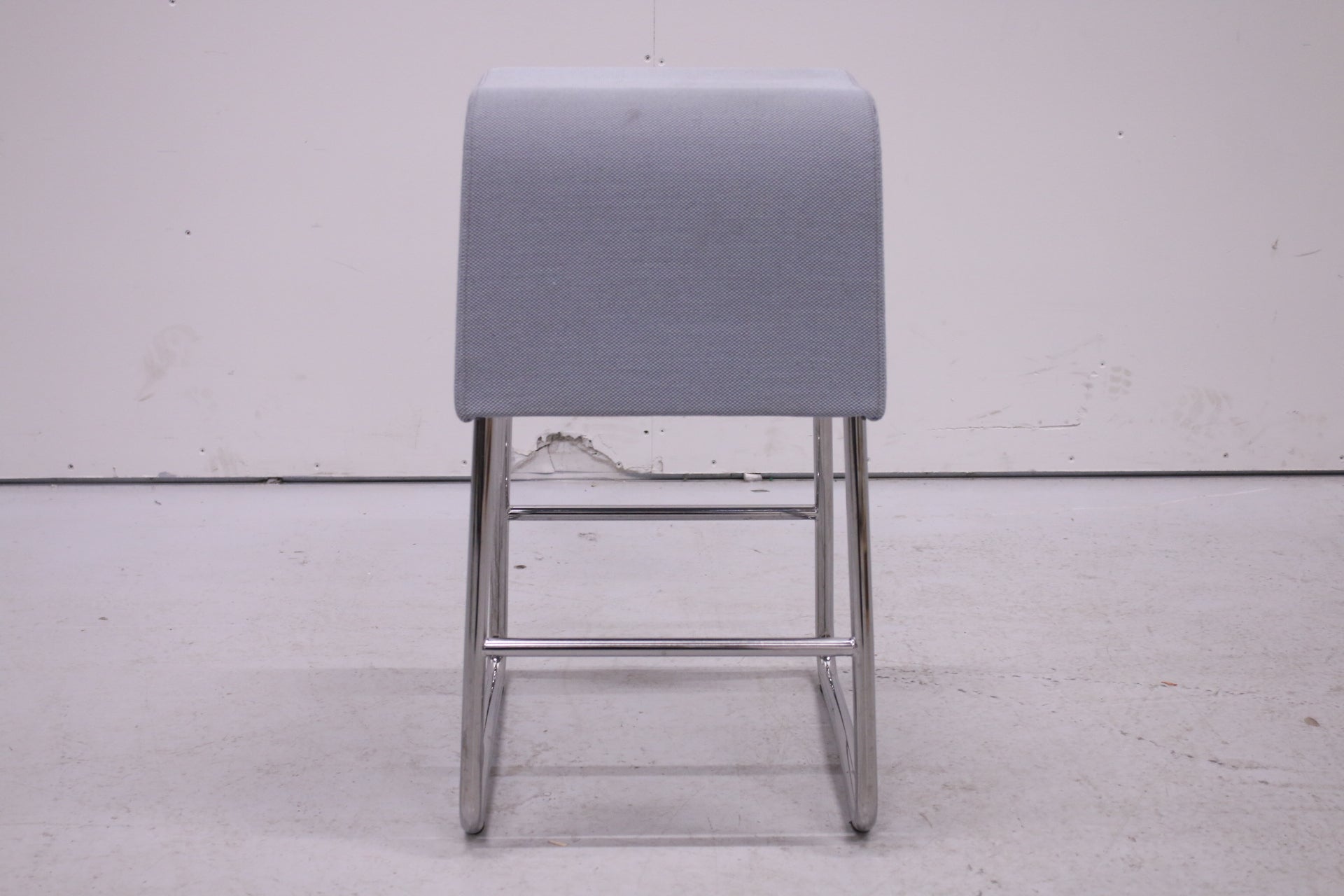 Materia Plint - jakkara, vaalean sininen - Suomen Kalustekeskus