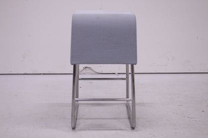 Materia Plint - jakkara, vaalean sininen - Suomen Kalustekeskus