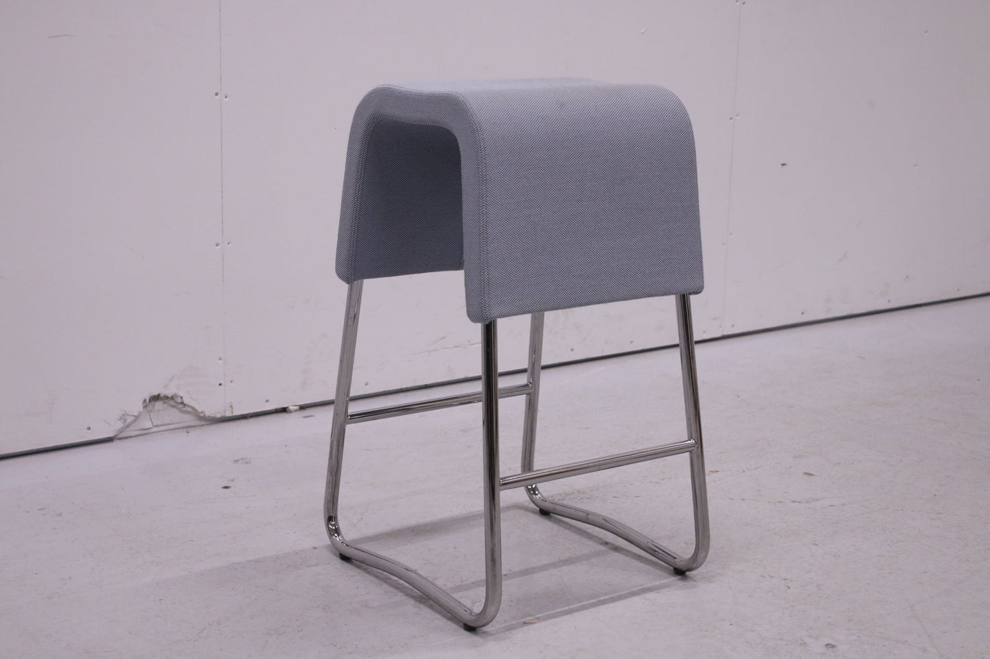 Materia Plint - jakkara, vaalean sininen - Suomen Kalustekeskus