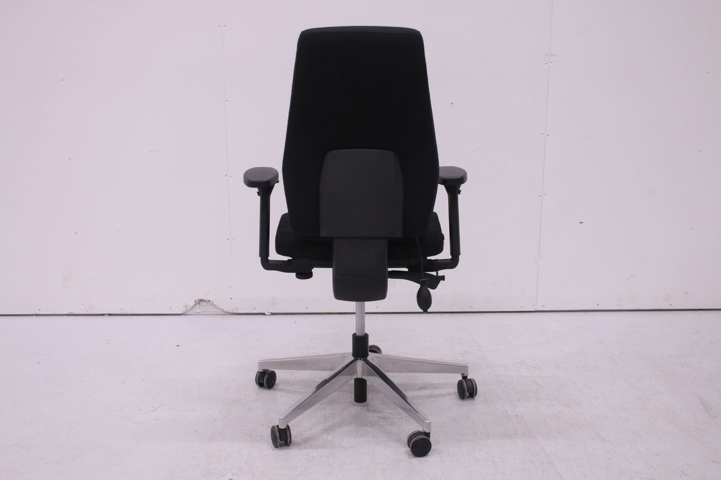 Modeo Linja L - työtuoli, musta - Suomen Kalustekeskus