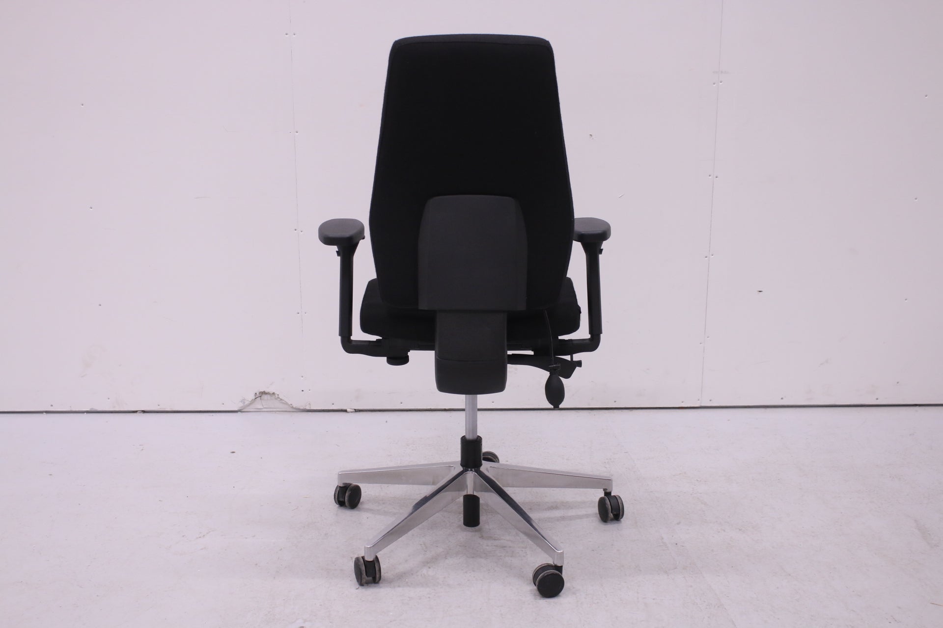 Modeo Linja L - työtuoli, musta - Suomen Kalustekeskus