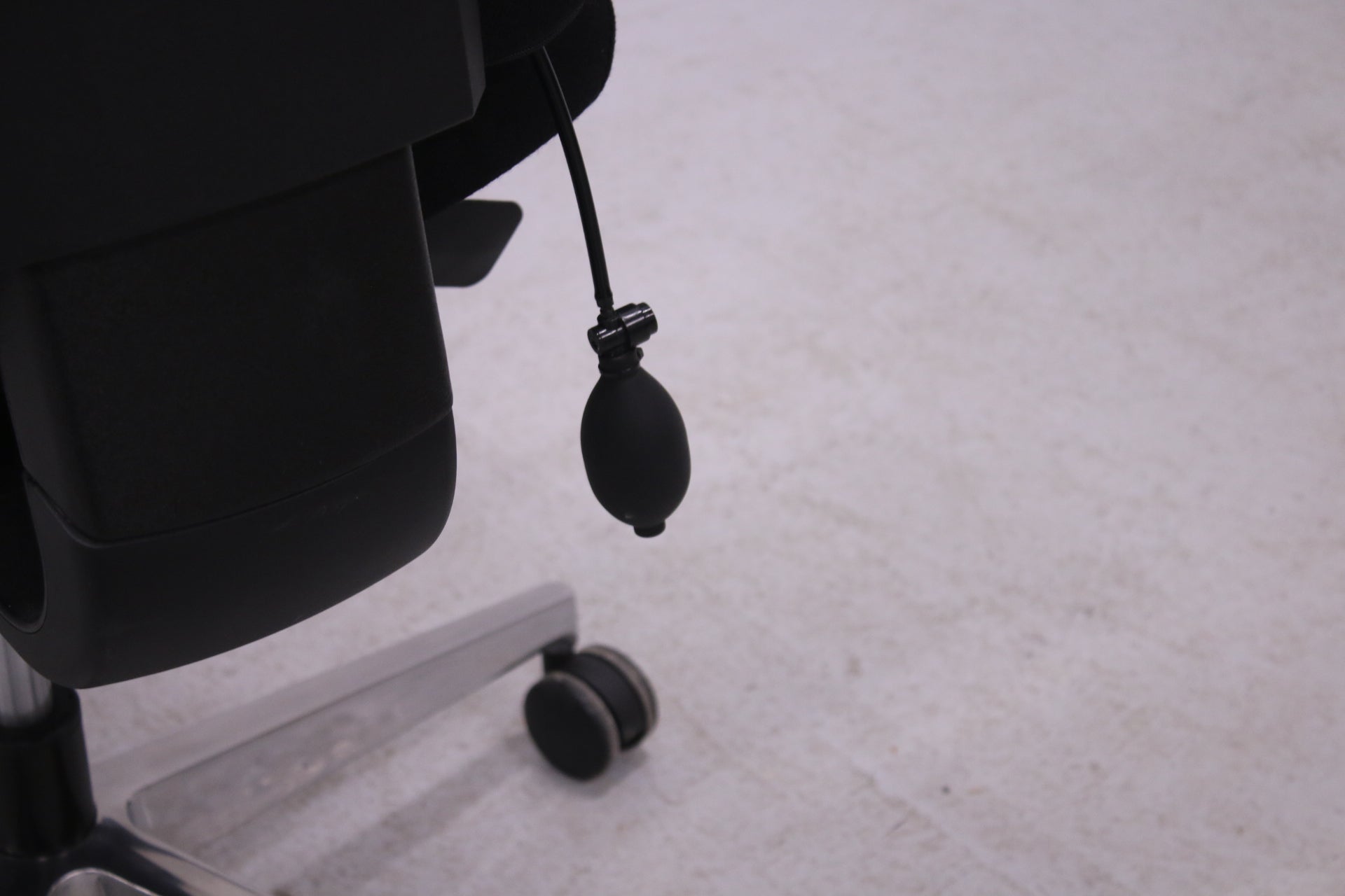 Modeo Linja L - työtuoli, musta - Suomen Kalustekeskus