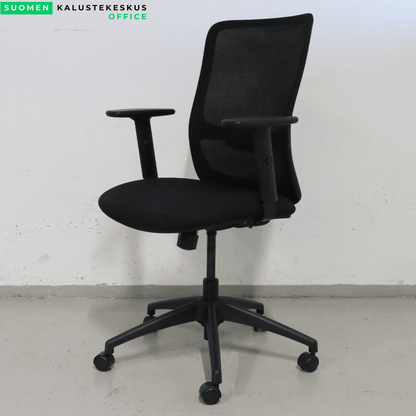 Musta työtuoli verkkoselkänojalla - Suomen Kalustekeskus