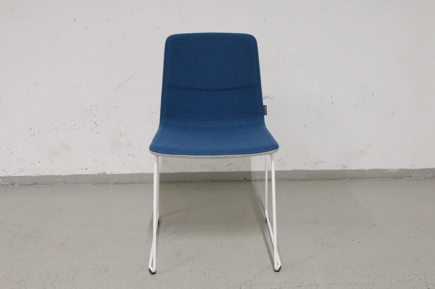 Narbutas Sit & Twist pinottava neuvottelutuoli - Suomen Kalustekeskus