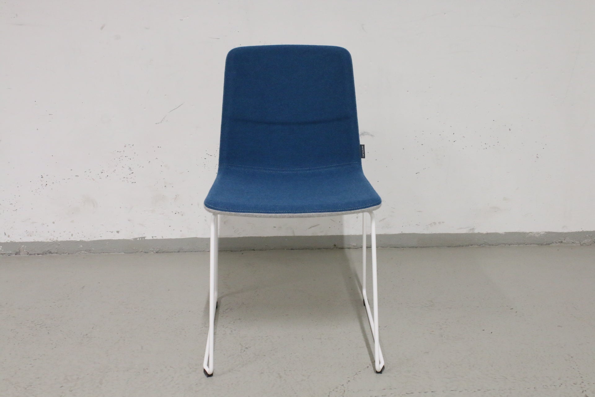 Narbutas Sit & Twist pinottava neuvottelutuoli - Suomen Kalustekeskus