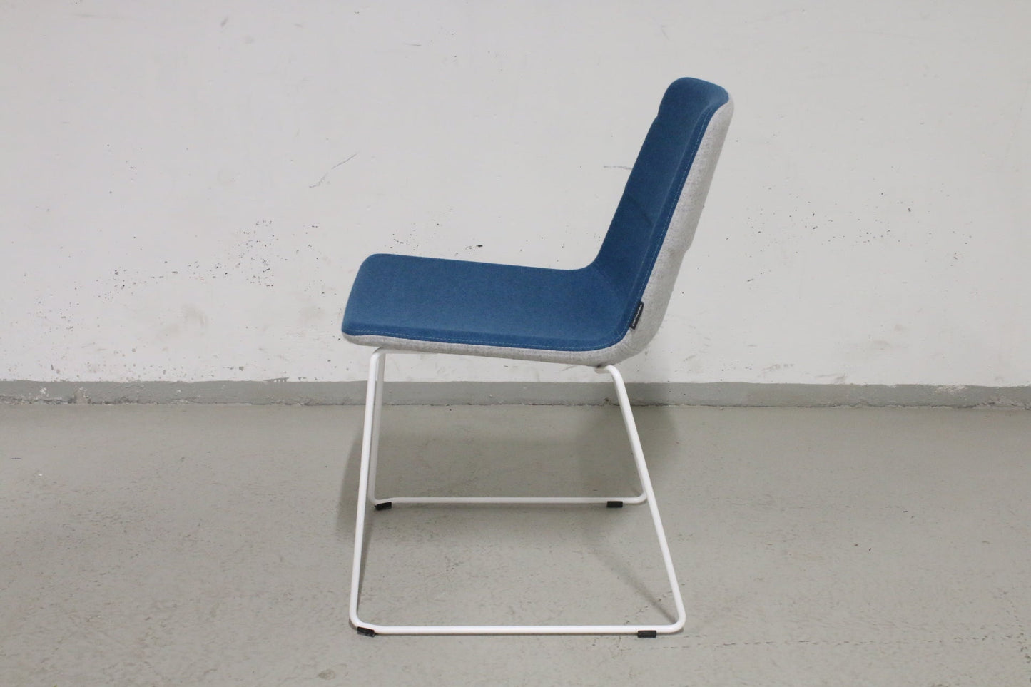 Narbutas Sit & Twist pinottava neuvottelutuoli - Suomen Kalustekeskus