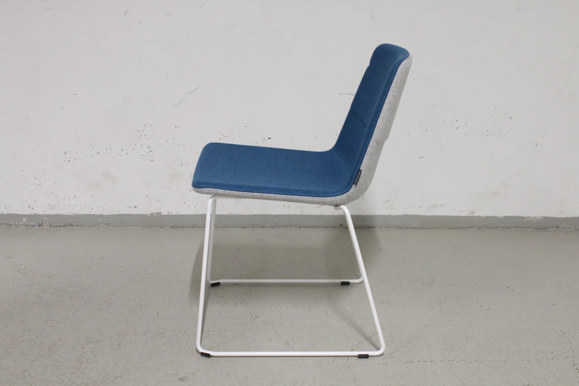 Narbutas Sit & Twist pinottava neuvottelutuoli - Suomen Kalustekeskus