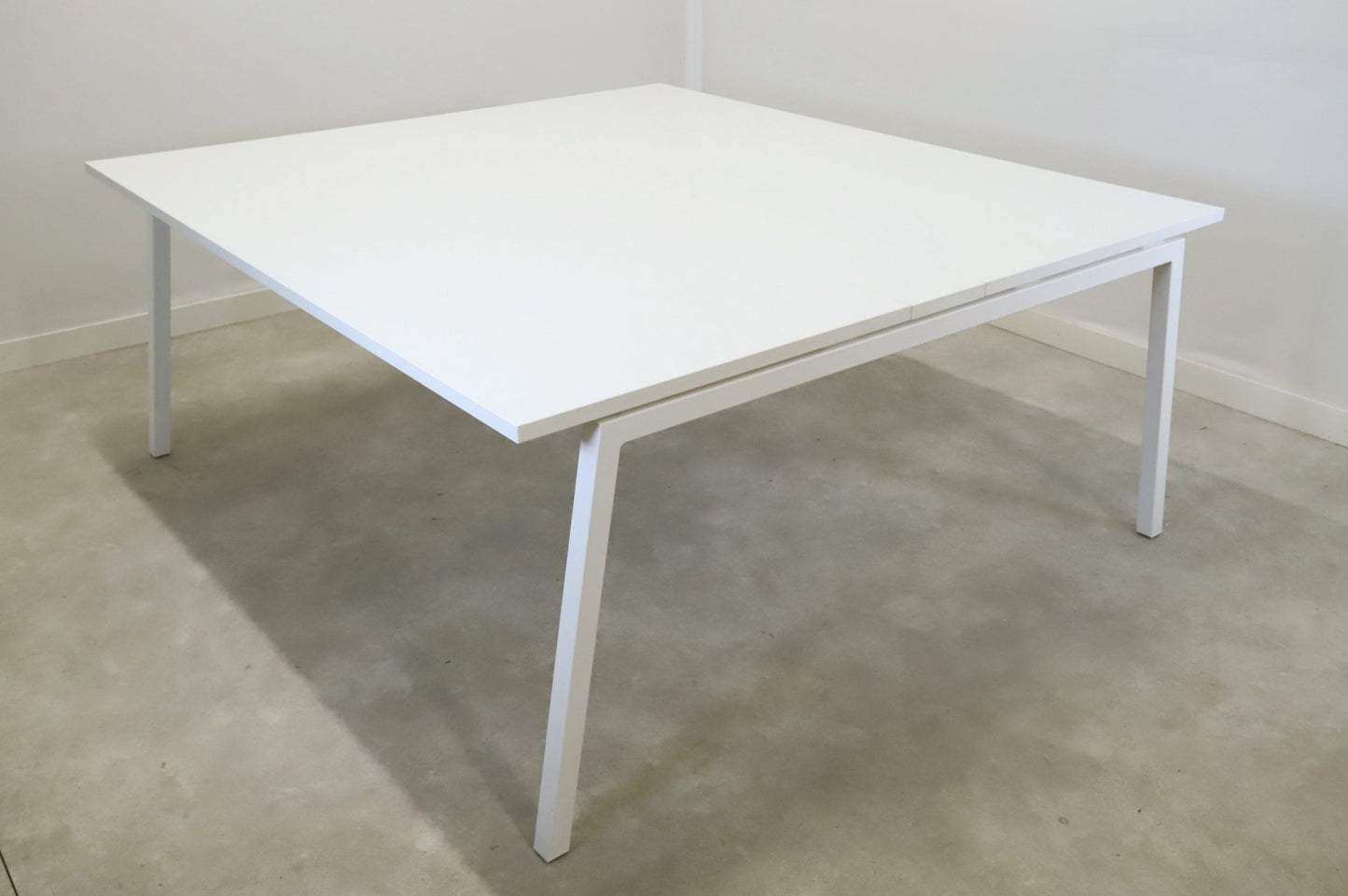 Neuvottelupöytä 180x165cm - Suomen Kalustekeskus