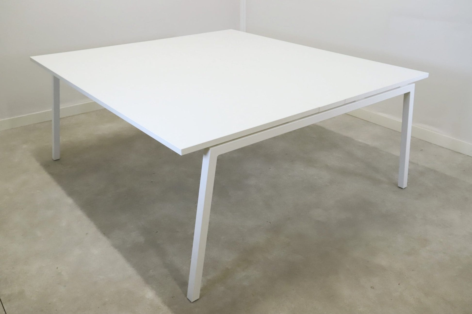 Neuvottelupöytä 180x165cm - Suomen Kalustekeskus