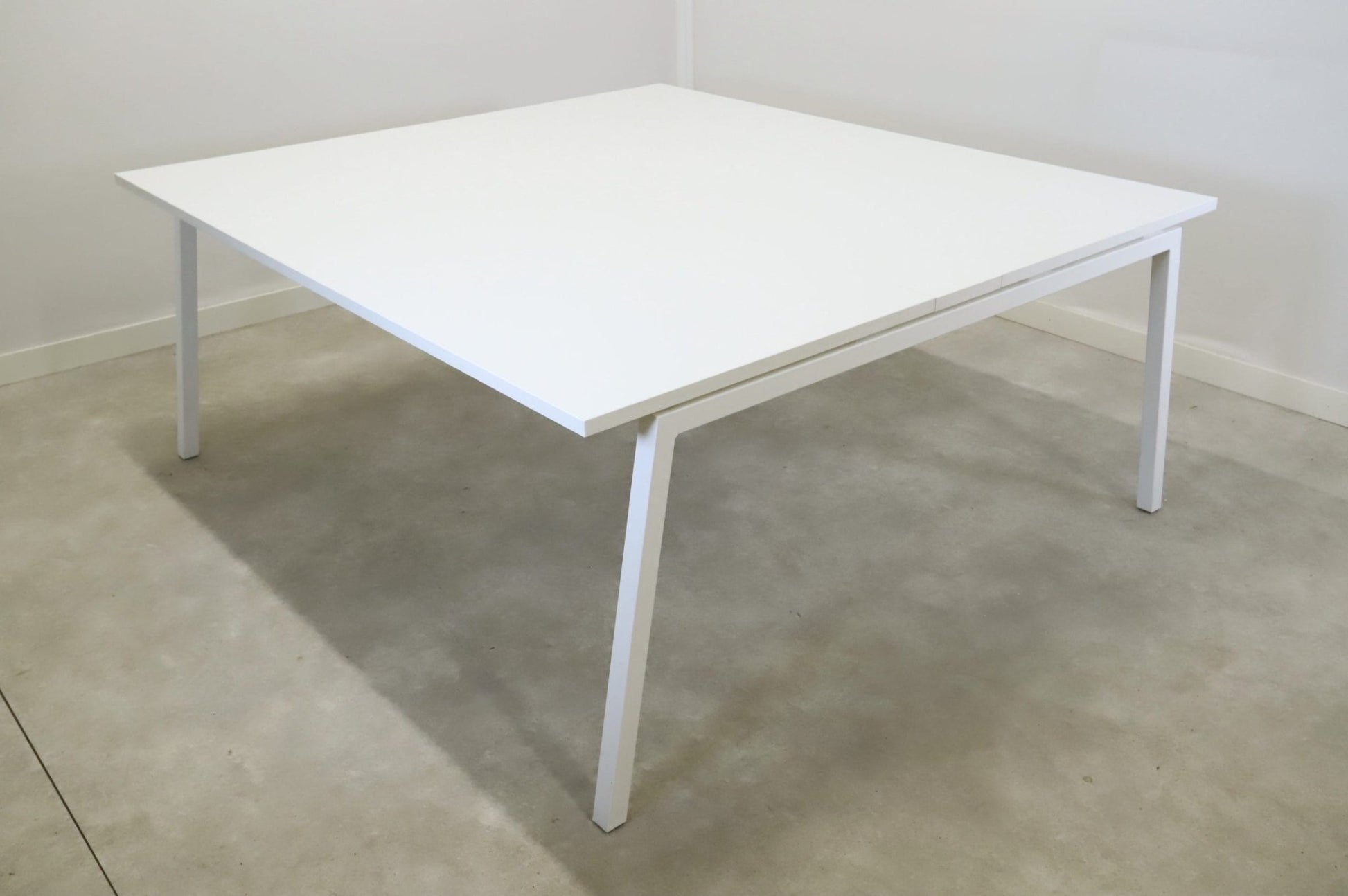 Neuvottelupöytä 180x165cm - Suomen Kalustekeskus