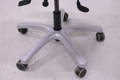 Optimum työtuoli käsinojilla, musta - Suomen Kalustekeskus