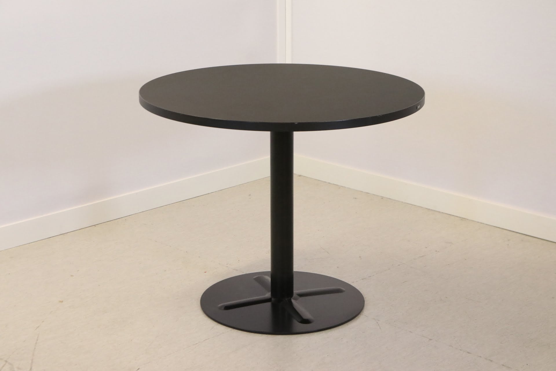 Osio pöytä 90cm - Suomen Kalustekeskus