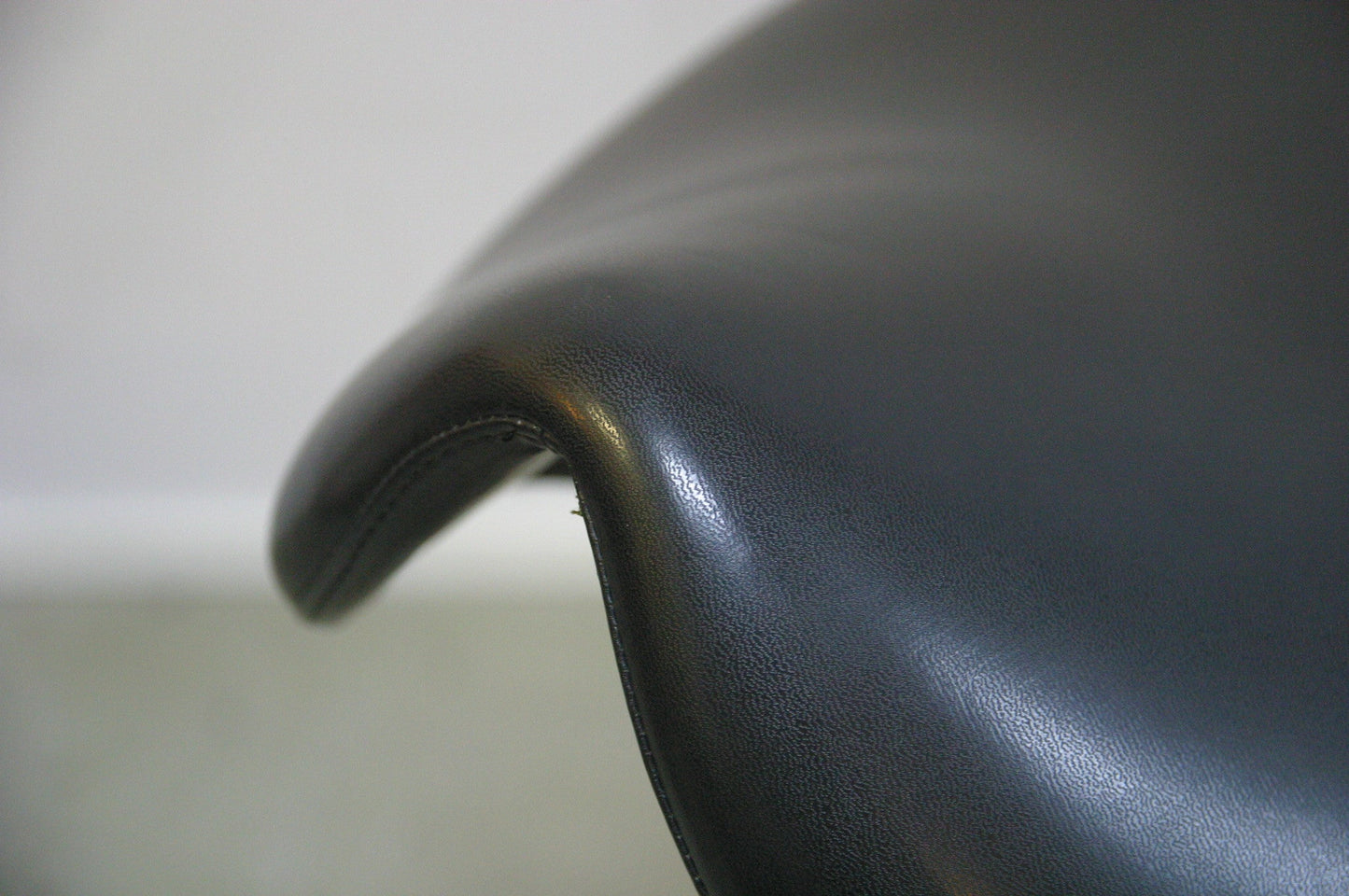Ponychair satulatuoli jalkaristikolla - Suomen Kalustekeskus