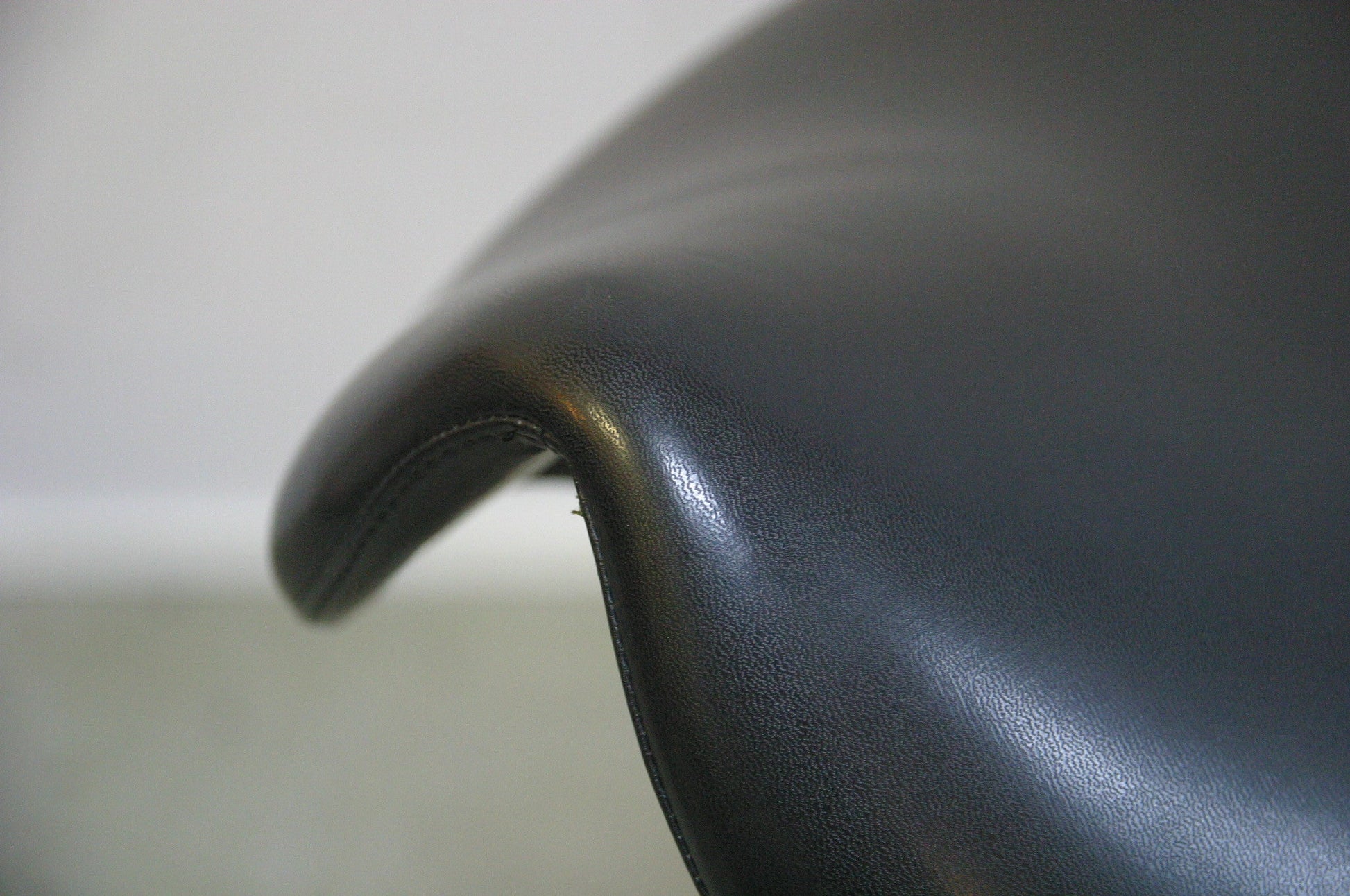 Ponychair satulatuoli jalkaristikolla - Suomen Kalustekeskus