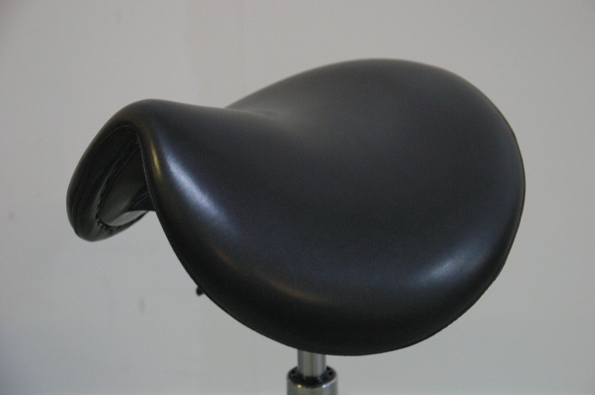 Ponychair satulatuoli jalkaristikolla - Suomen Kalustekeskus
