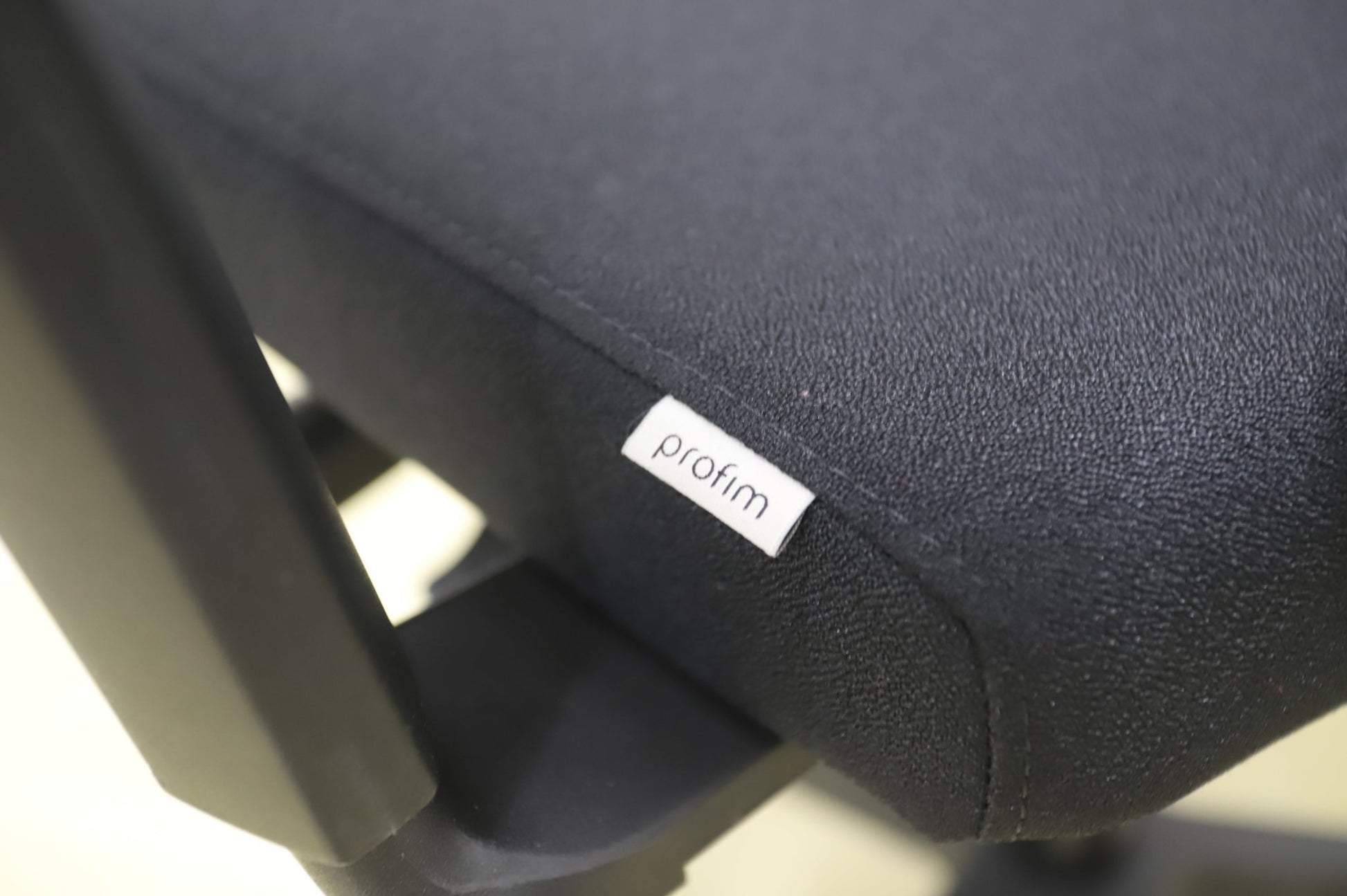 Profim Raya 21S - työtuoli, musta - Suomen Kalustekeskus