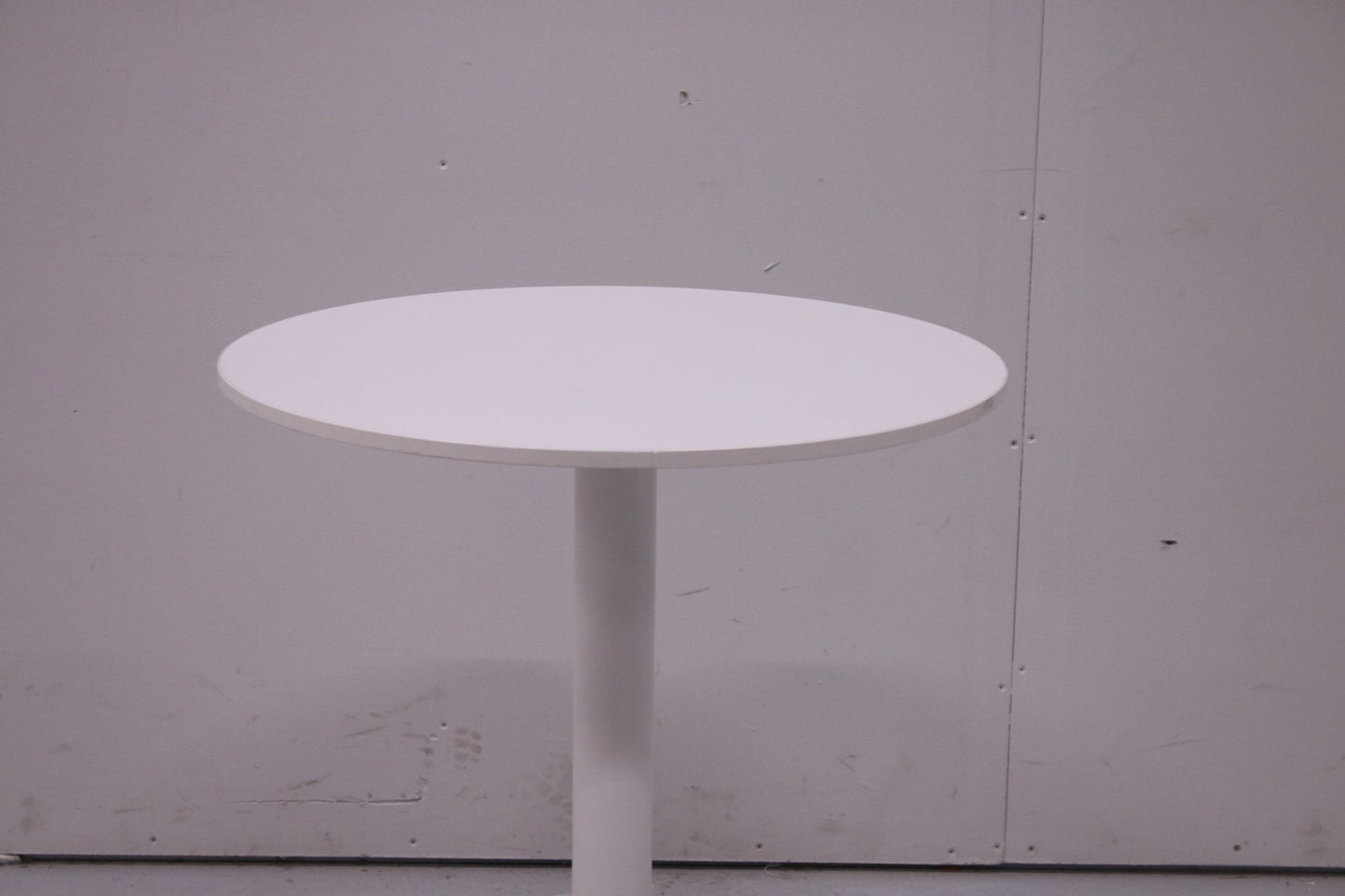 Pyöreä pöytä, valkoinen Ø 60 cm - Suomen Kalustekeskus
