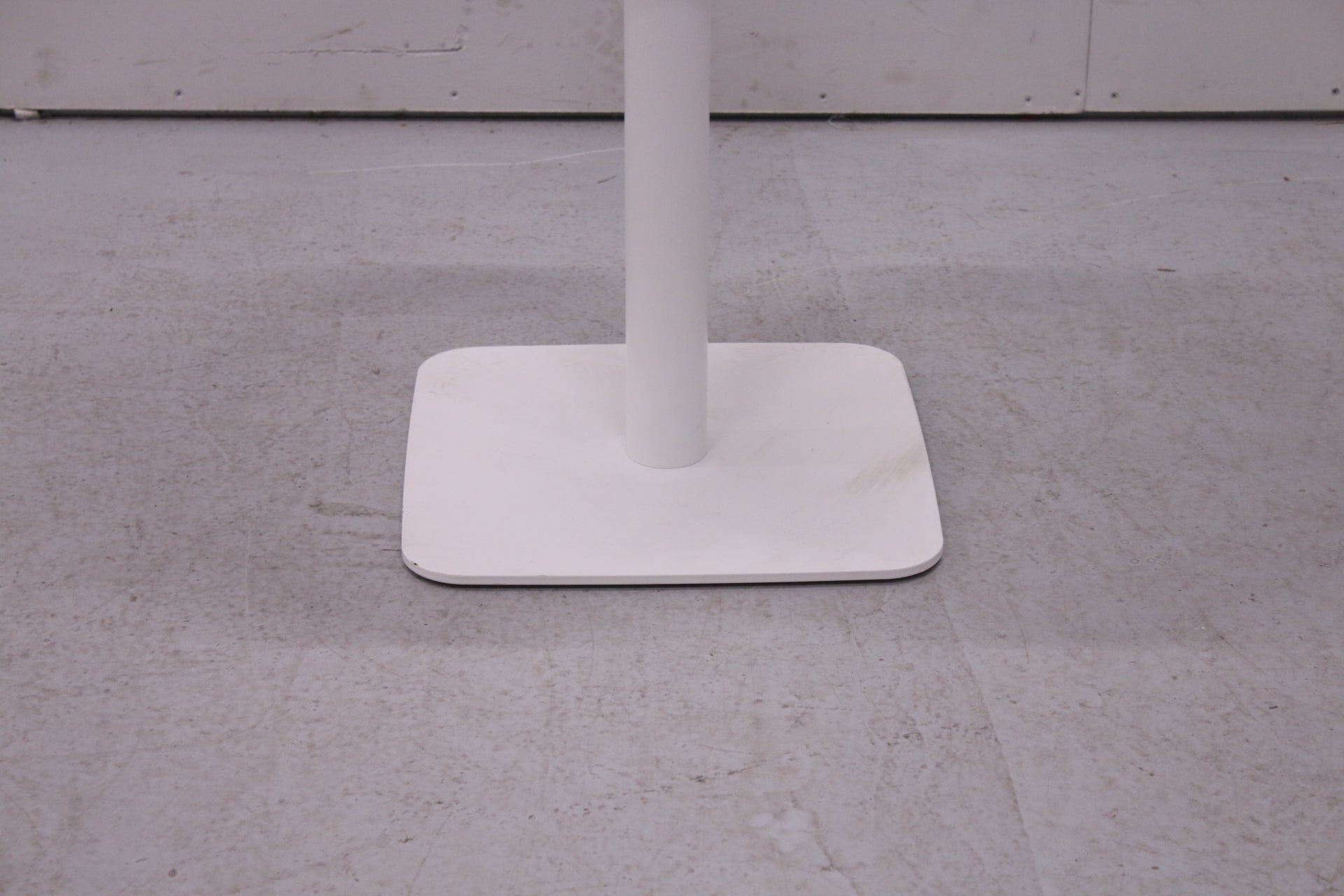 Pyöreä pöytä, valkoinen Ø 60 cm - Suomen Kalustekeskus