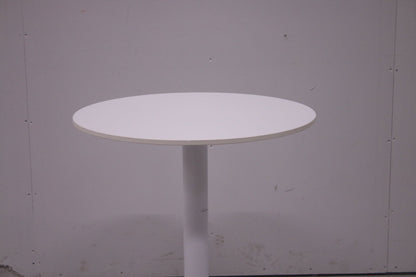 Pyöreä rullallinen pöytä, valkoinen Ø 60 cm - Suomen Kalustekeskus