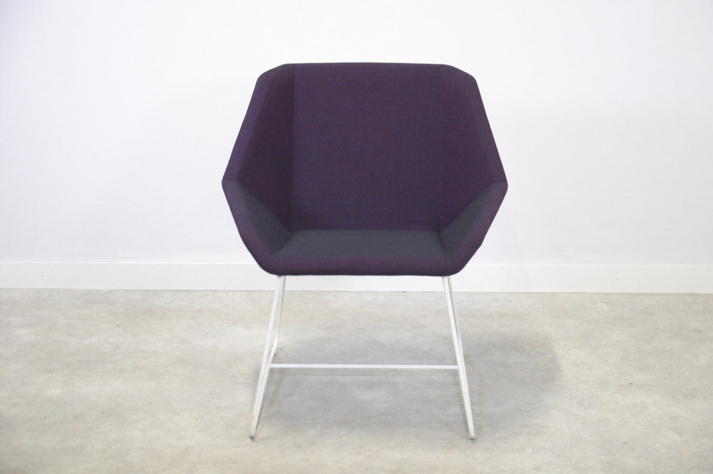 Rosebud loungetuoli, violetti - Suomen Kalustekeskus