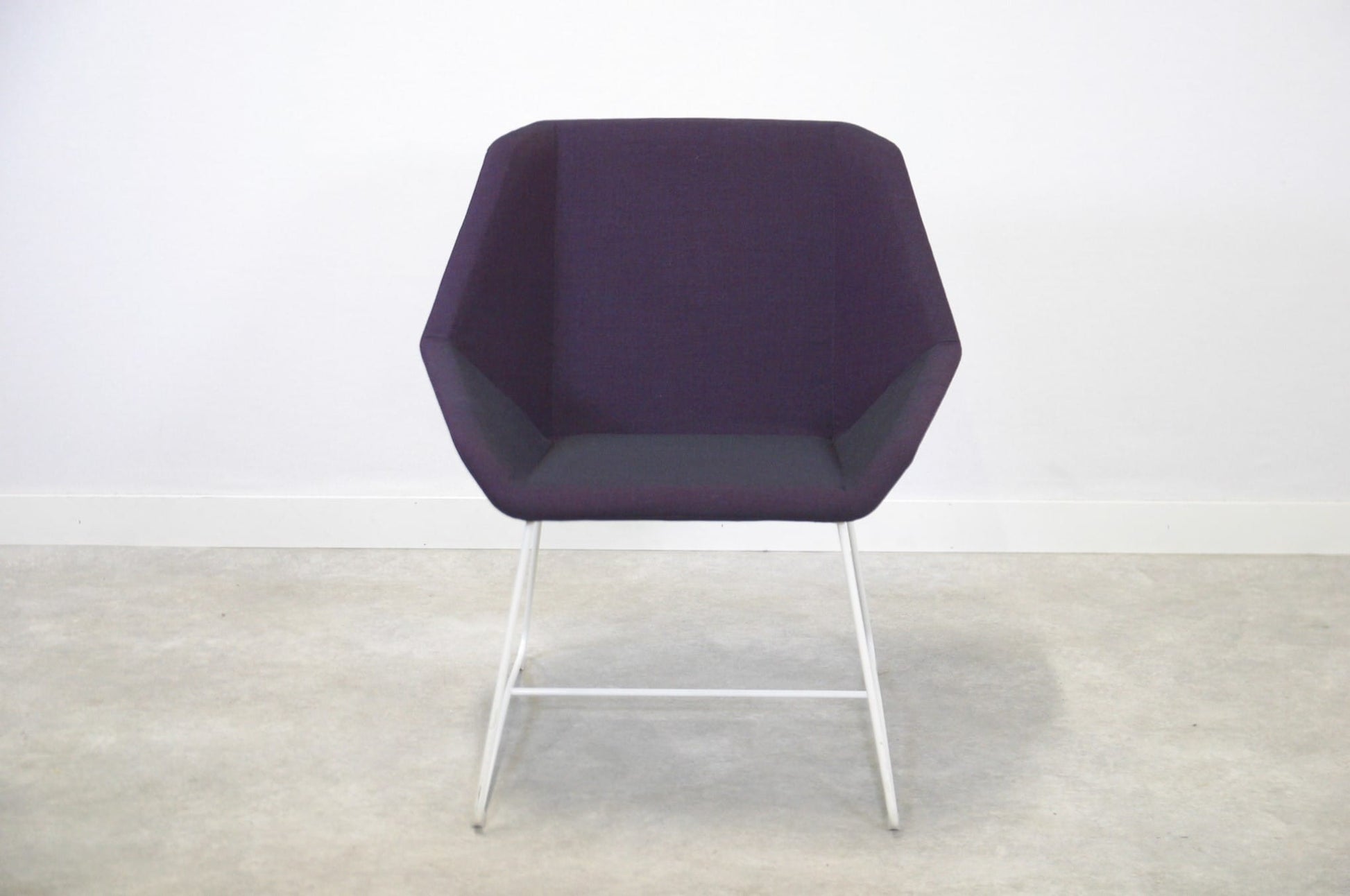 Rosebud loungetuoli, violetti - Suomen Kalustekeskus