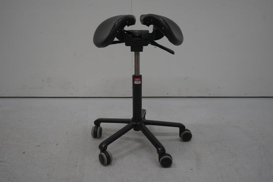 Salli multiadjuster satulatuoli, musta nahka ja ristikko - Suomen Kalustekeskus