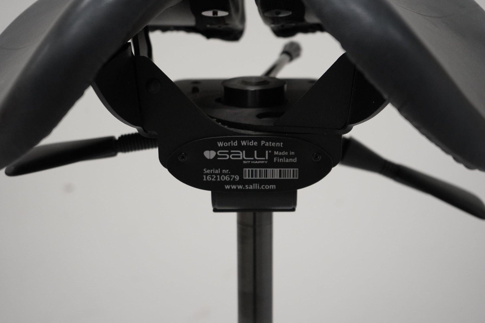 Salli multiadjuster satulatuoli, musta nahka - Suomen Kalustekeskus